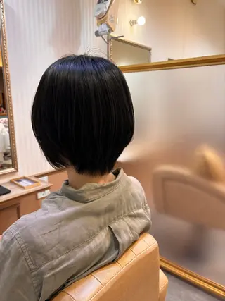 ショート シンセティックヘアデザイン所属・吉井 愛のヘアスタイル