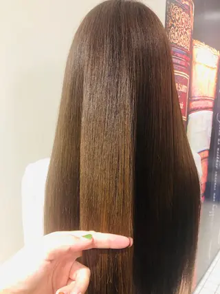 ロング 岡田 夏実のヘアスタイル