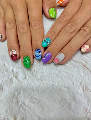 ネイル 安藤 彩乃のネイルデザイン