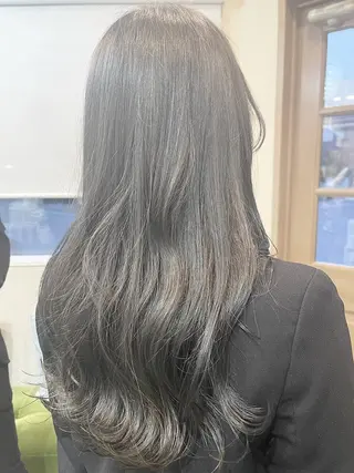セミロング カラー 浅原 恵樹のヘアスタイル