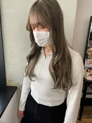 ロング Megu/ベージュ/ 透明感カラーのヘアスタイル