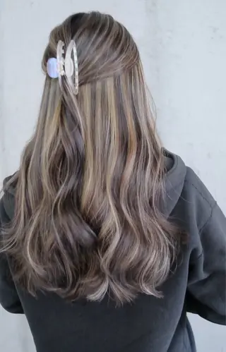 ロング カラー Mariana/ 鶴原-ハイライトのヘアスタイル