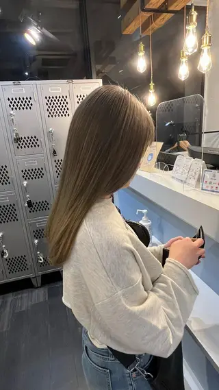 セミロング カラー 細田 碧のヘアスタイル