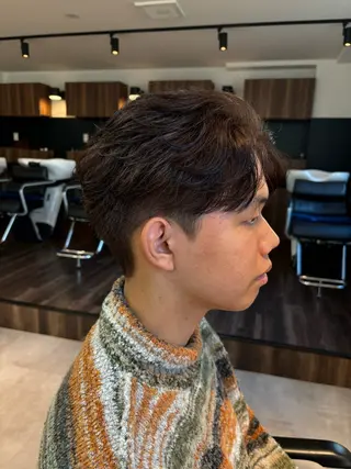 メンズ フェザーパーマ/韓国 /メンズカット/保立のヘアスタイル