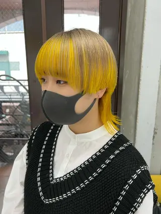 ショート カラー TOMOYAレイヤー ブリーチ縮毛矯正のヘアスタイル