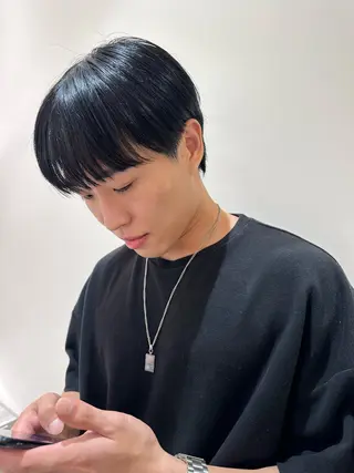 カラー メンズ タイトボブ個性派カラ ーAKANEのヘアスタイル