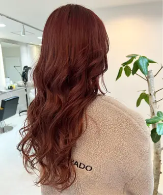 ロング カドムラ モエのヘアスタイル