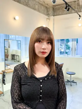 ミディアム maruquee de mashu所属・モモコ/ブリーチ/ ミルクティカラーのヘアスタイル