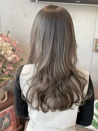 カラー 吉野 真歩のヘアスタイル