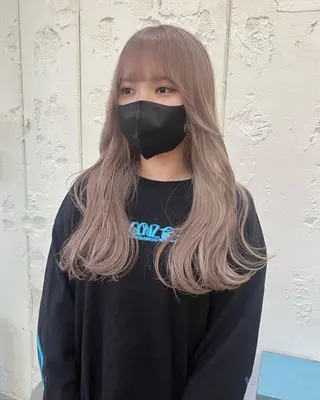 ロング カラー ハイトーン🦢 Natsumiのヘアスタイル