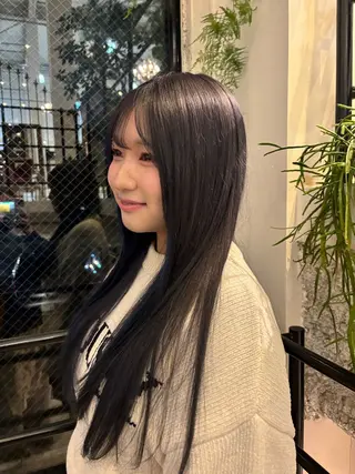 カラー 伊藤 詩のヘアスタイル