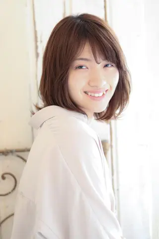 ミディアム 野崎 ひかりのヘアスタイル