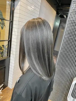 ミディアム lil'Lab所属・ハイトーンカラー💇 磯本　貴信のヘアスタイル