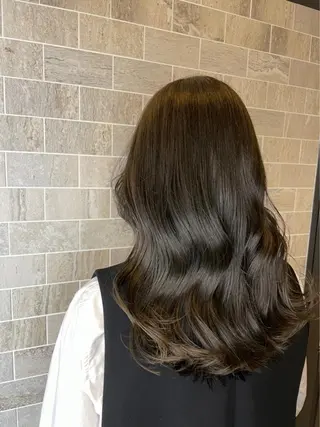 ミディアム 栗林 茉那のヘアスタイル