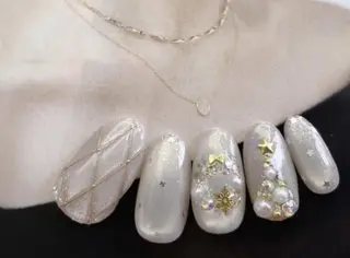 ネイル Magique パリ 専門店🎀のネイルデザイン