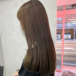 ロング 岸下 理緒のヘアスタイル