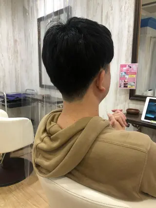 メンズ white.所属・white.梅田 デザインカラー🦄のヘアスタイル