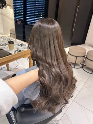カラー miko🪽地毛風/ ハイトーン/レイヤーのヘアスタイル