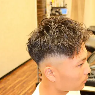 ショート パーマ メンズ 高野浩平/フェード ツイストスパイラルのヘアスタイル