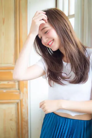 ロング カラー Akane レイヤー/艶カラーのヘアスタイル