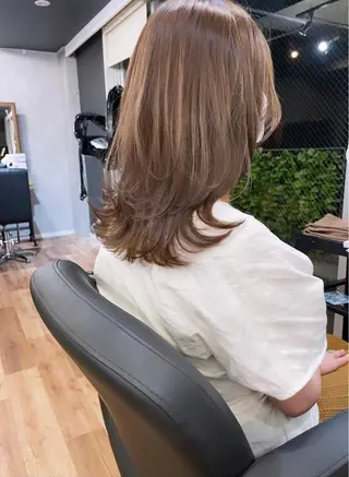 ミディアム レイヤーカット、 大人可愛い　中村美羅のヘアスタイル