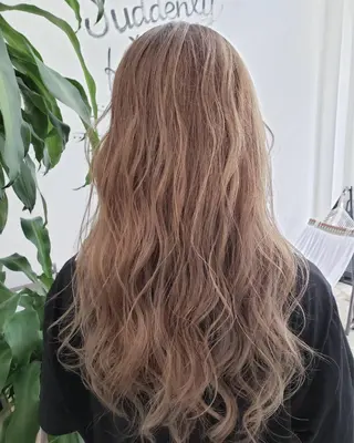 ロング カラー Luana. 細澤のヘアスタイル