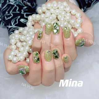 ネイル 🦋 Queenieのネイルデザイン