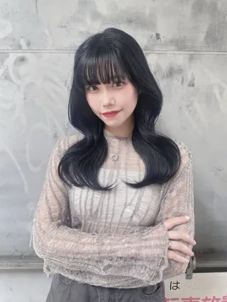 セミロング Qin原宿店所属・葵 韓国オタク美容師 レイヤーカットのヘアスタイル