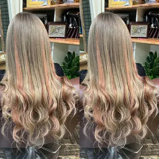 ロング カラー モモカ/ハイトーン /バレイヤージュのヘアスタイル