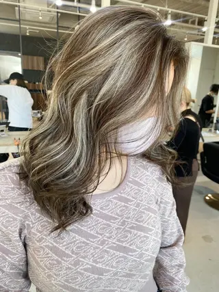 ミディアム カラー ヘアアレンジ ネイル マツエク・マツパ アイブロウ 井上 一平のヘアスタイル