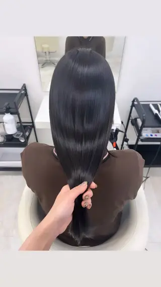 ロング カラー momo /レイヤーカットのヘアスタイル