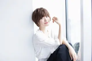 ショート カラー 佐藤 愛美のヘアスタイル