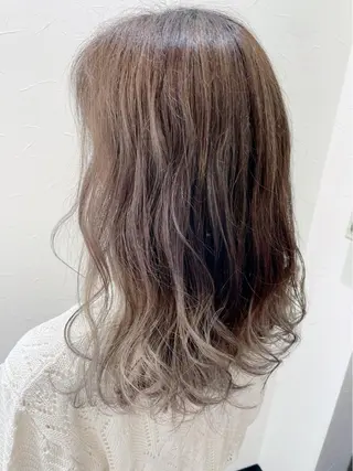 ミディアム カラー ARISA🦋推し・ アニメカラー/派手髪のヘアスタイル