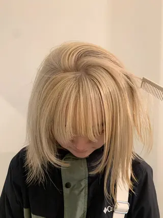 ミディアム カラー 落合希 Olivebeigeのヘアスタイル