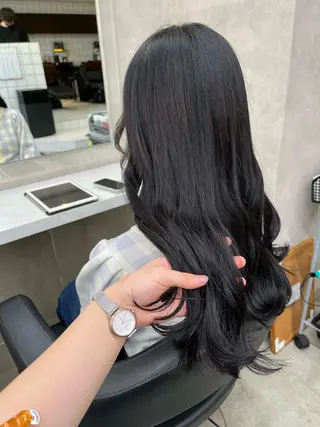 セミロング 寒色＆ブリーチ特化 寒色MiOのヘアスタイル