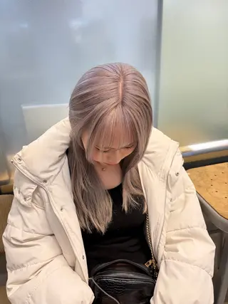 ロング カラー ミルクティー× グレージュMOMOのヘアスタイル