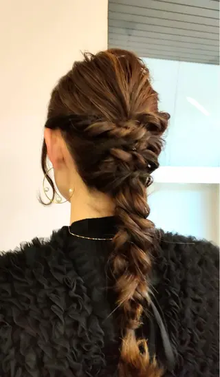 ロング ヘアアレンジ au美容室所属・au栄矢場町 水素髪質改善Tのヘアスタイル