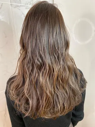 ロング カラー AVANCE emiのヘアスタイル