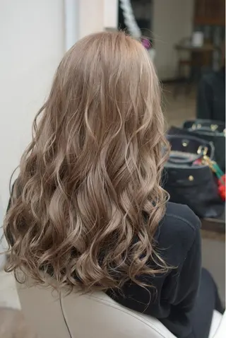 ロング DESIGNSALON LIA💎デザインサロン リア所属・レディース専用🌷咲 の垢抜けブリーチ部屋のヘアスタイル