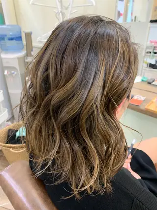 ミディアム カラー 鶴見 和美のヘアスタイル