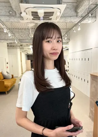 セミロング カラー 阪本 桃のヘアスタイル