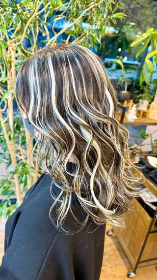 セミロング Cure2所属・🌈白いハイライト 🌈 🐶ノザワ🐶のヘアスタイル