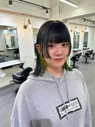ミディアム カラー 梅田ハイトーン チダ ヒナノのヘアスタイル
