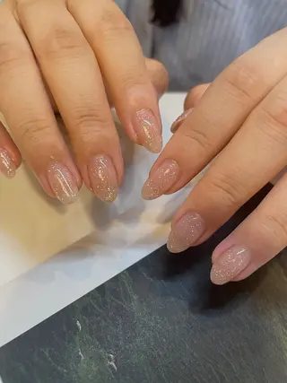 ネイル anyora nail salon所属・大人ワンホン キラキラ／Ayanoのネイルデザイン