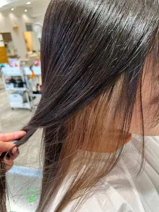 カラー 西川 明李のヘアスタイル