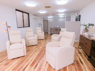 アイブロウ マツエク・マツパ THE BALM 銀座🪽原子の眉毛・アイブロウイメージ