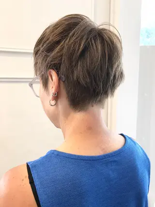 ショート カラー 安藤 佑衣のヘアスタイル