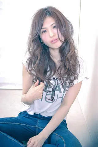 ロング 伊藤 裕貴のヘアスタイル