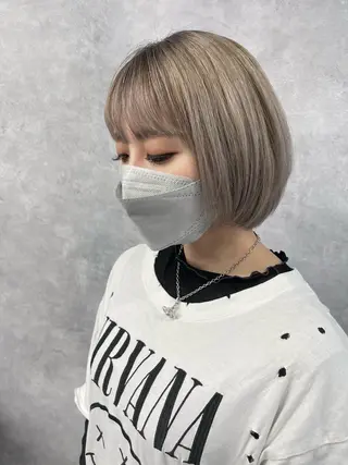 ショート カラー オフホワイトアンドなんば所属・福西 洋斗のヘアスタイル