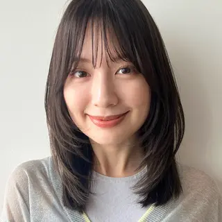 ミディアム あやめ【顔まわり/レ イヤー/柔らかカラ】のヘアスタイル